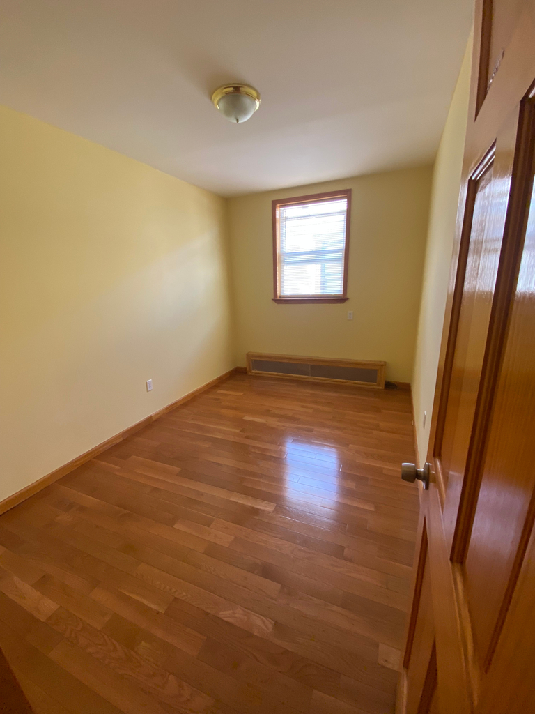 EAST 21ST - Photo 5