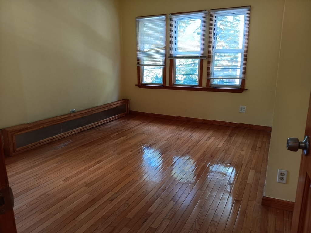 EAST 21ST - Photo 16