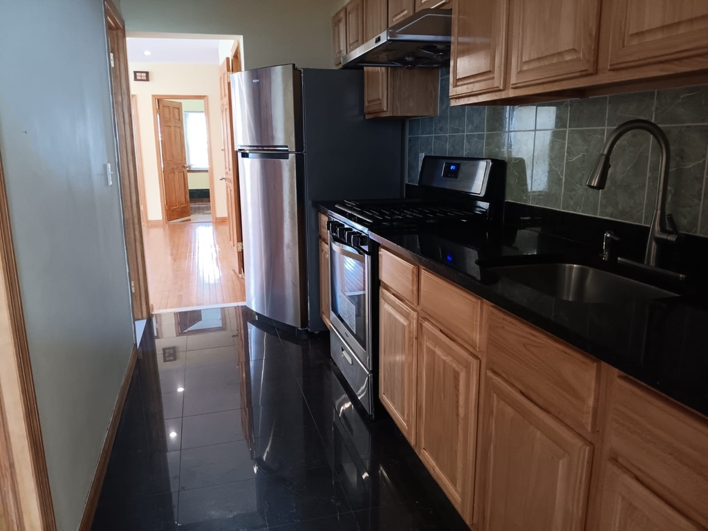 EAST 21ST - Photo 1