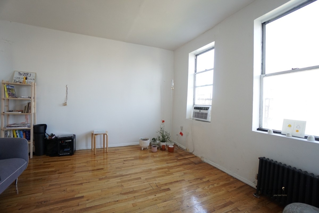 370 Bedford Avenue - Photo 4