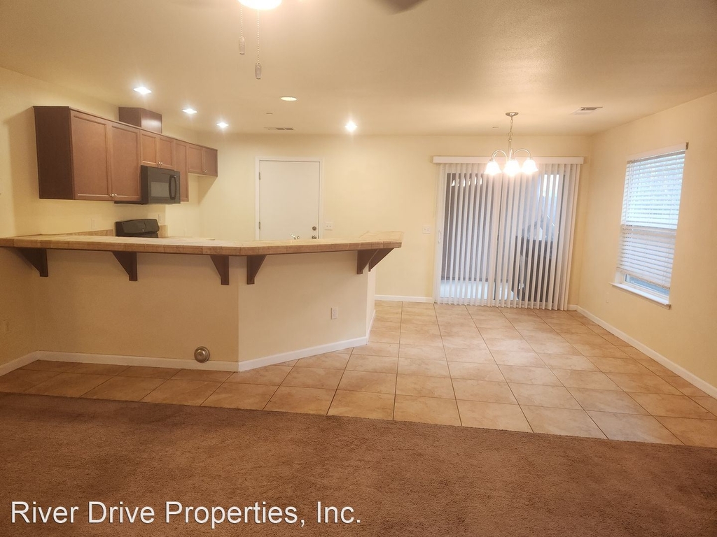 2069 Bella Oaks Drive - Photo 2