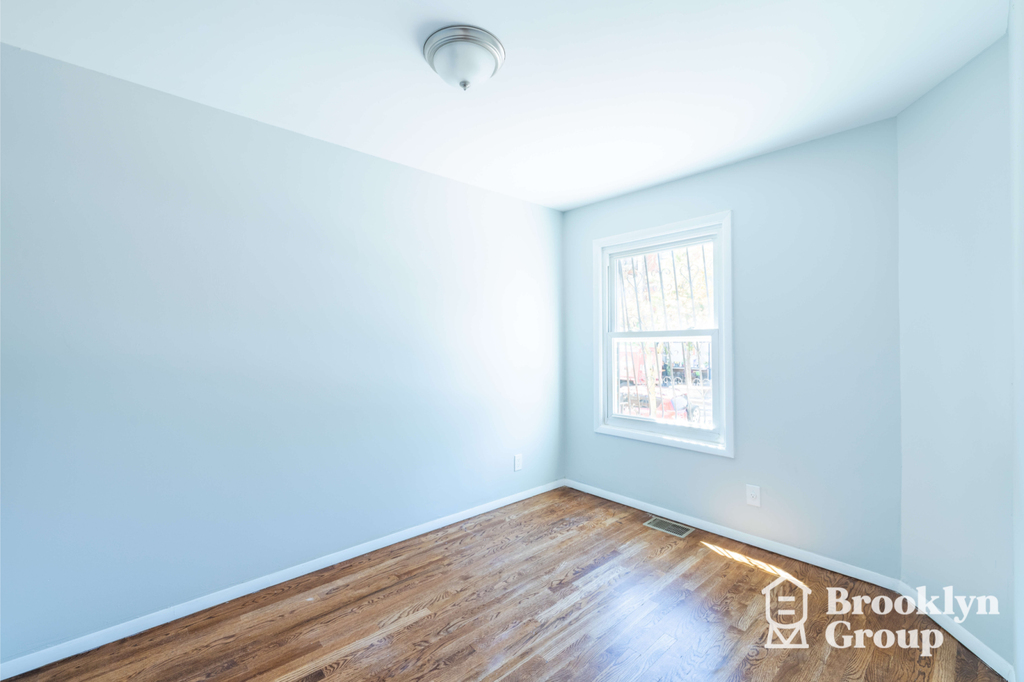 199 Tompkins Avenue - Photo 2