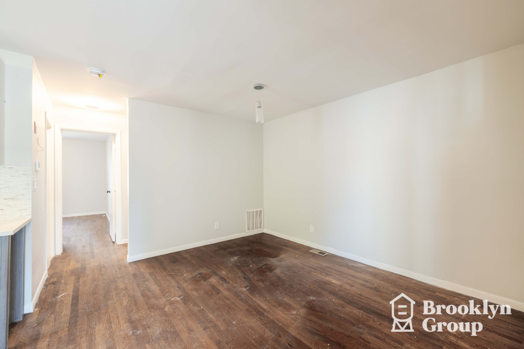 199 Tompkins Avenue - Photo 9