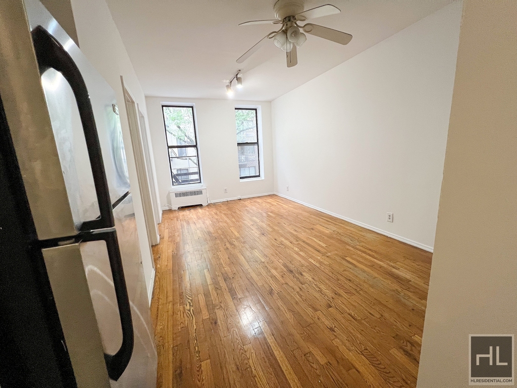 East 85 Street - Photo 5