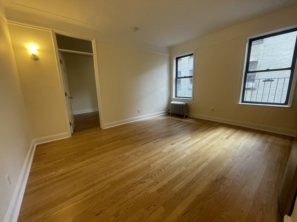 203 West 11th Street - Photo 1