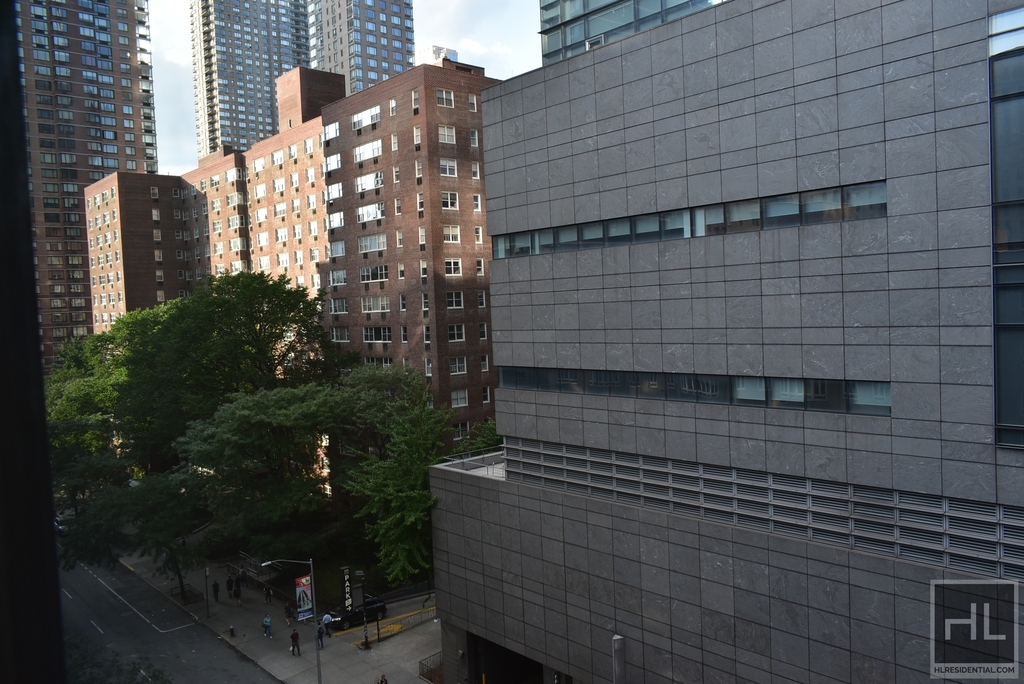 West 58th Street - Photo 6