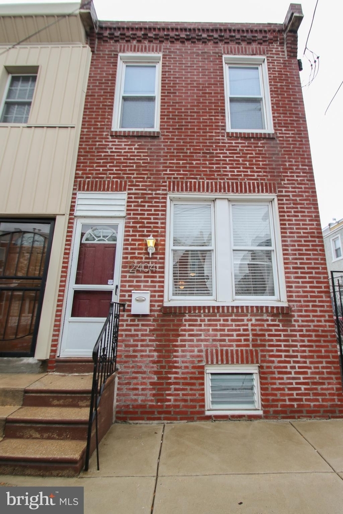 2404 E Sergeant Street - Photo 1