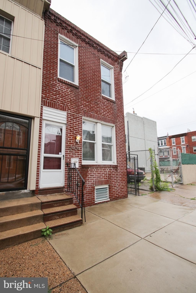 2404 E Sergeant Street - Photo 2