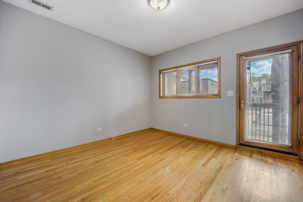 1541 W Walton Street - Photo 8