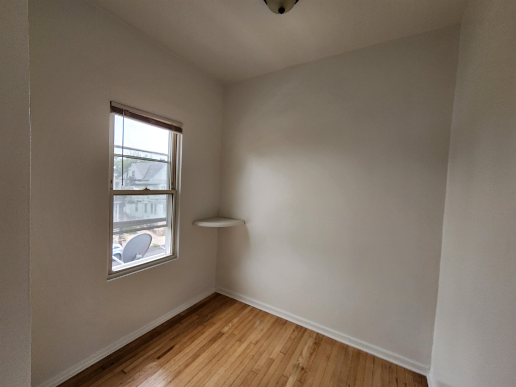 210 Danforth Ave - Photo 4