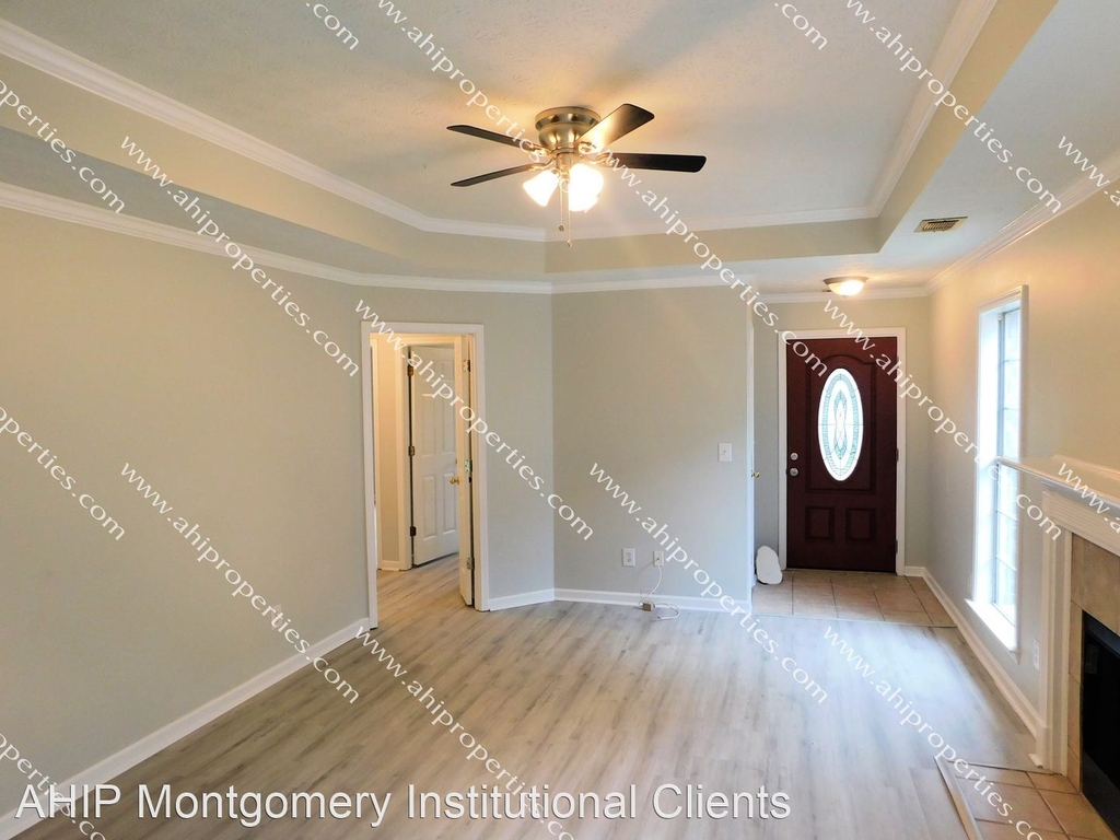 1131 Stafford Dr. - Photo 2