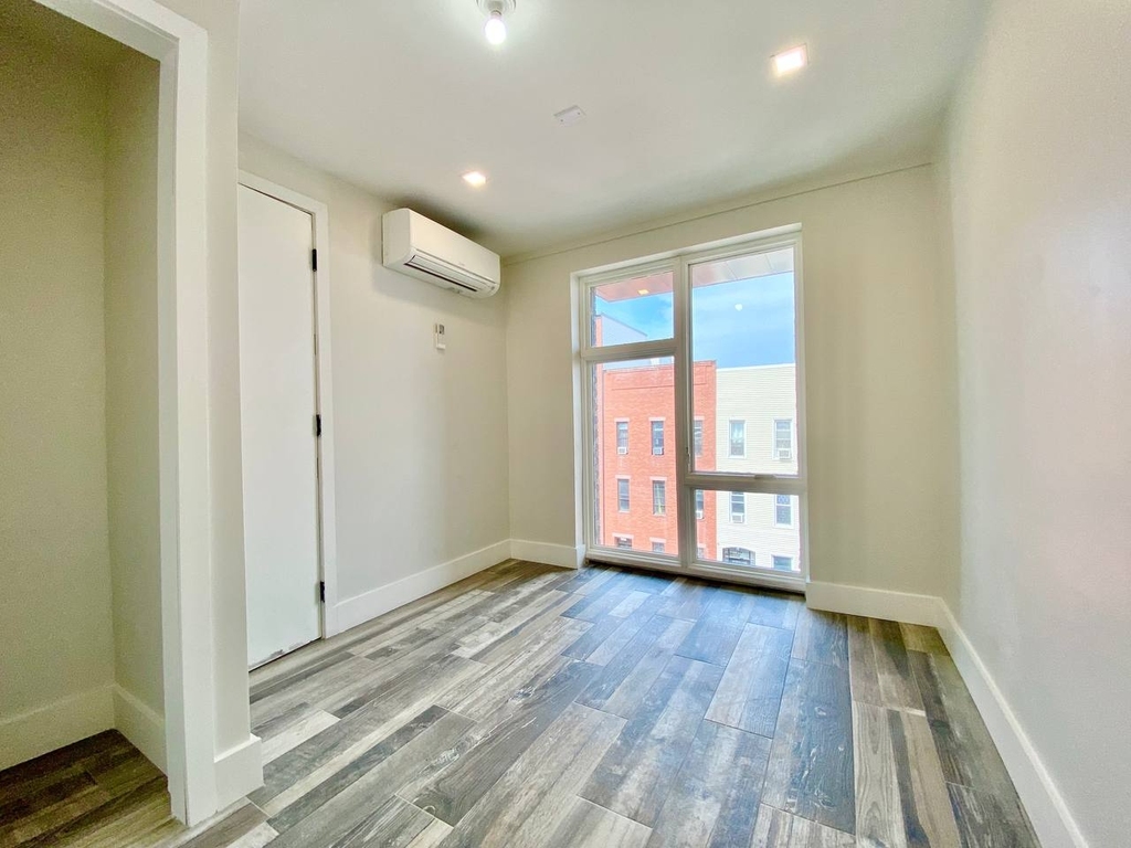 334 Evergreen Avenue - Photo 4