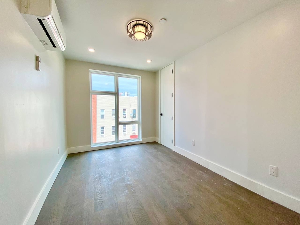 334 Evergreen Avenue - Photo 3