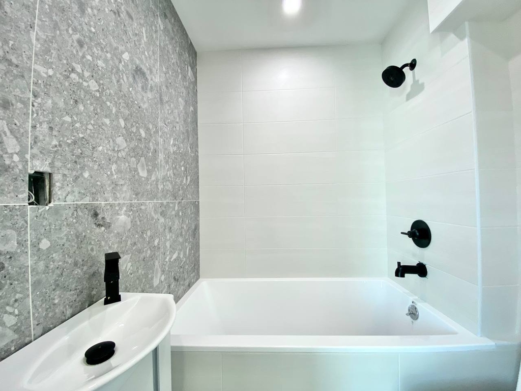 334 Evergreen Avenue - Photo 2