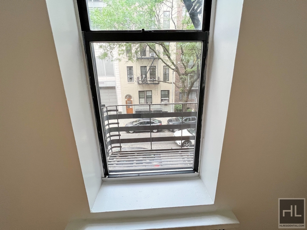 East 85 Street - Photo 3