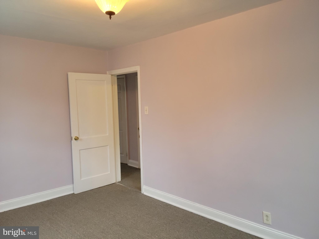 620 W Park Lane - Photo 11