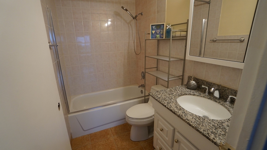 2728 N Hampden Court - Photo 8