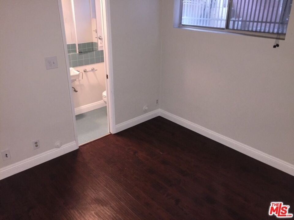 1825 Thayer Ave - Photo 9