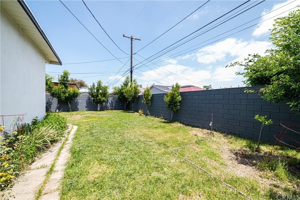 18826 Van Ness Avenue - Photo 44