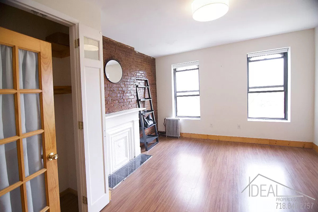 433 Dekalb Ave - Photo 2