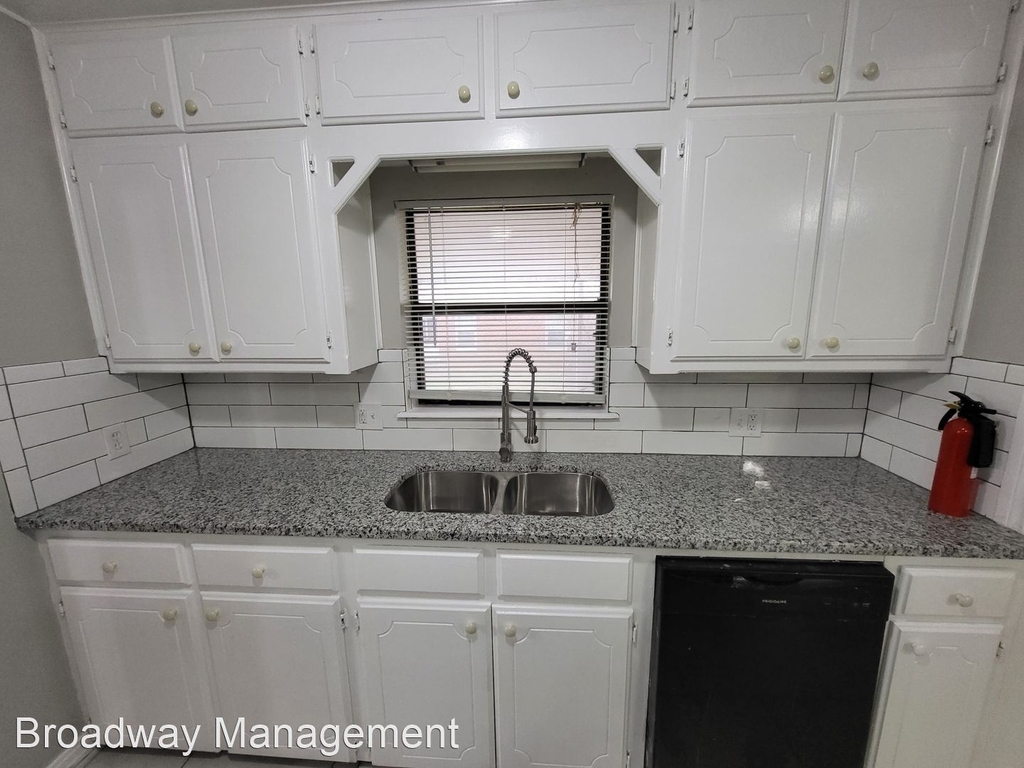 221 E 6th St. - Photo 20