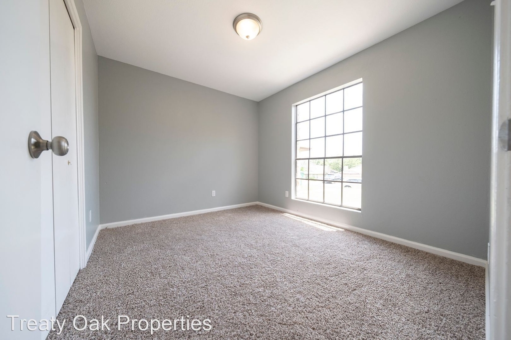 1916 Margalene Way - Photo 2