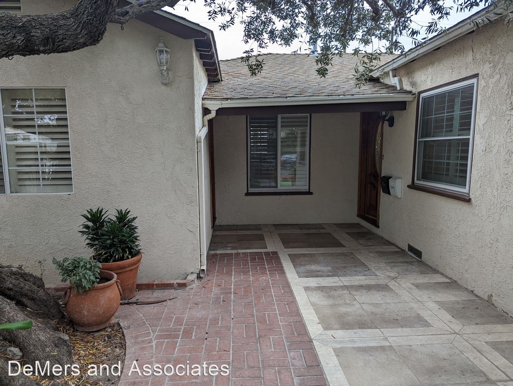 2344 Oak St. - Photo 2