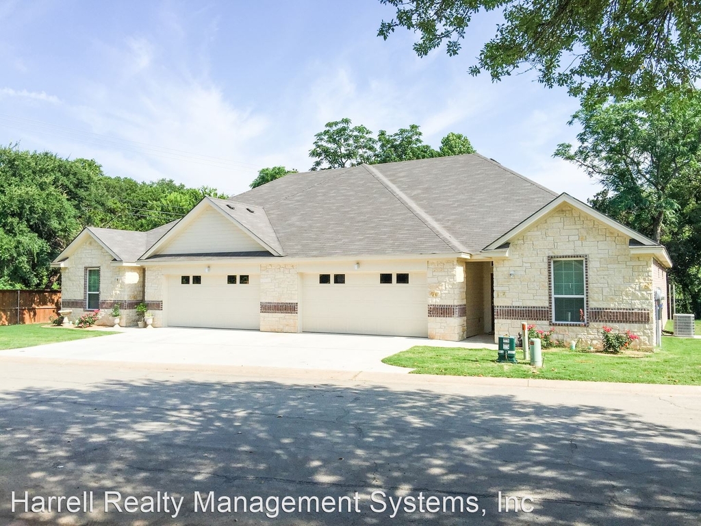 2911 Savannah Court - Photo 0