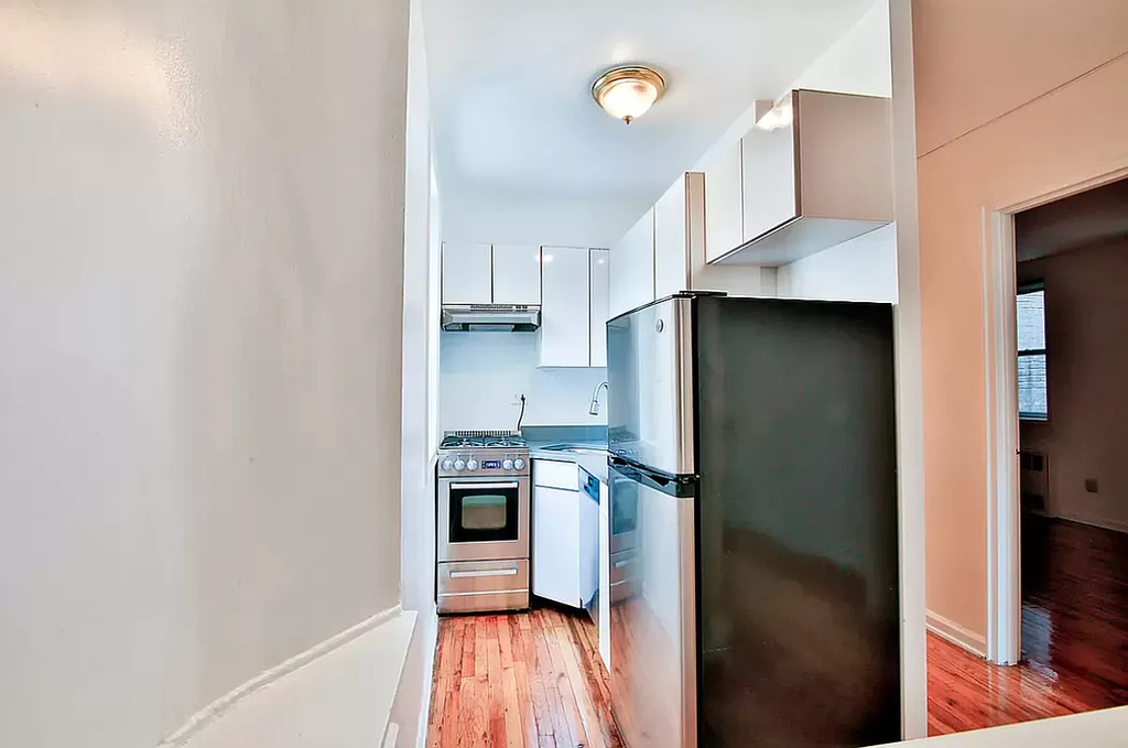 311 East 25th Street - Photo 2