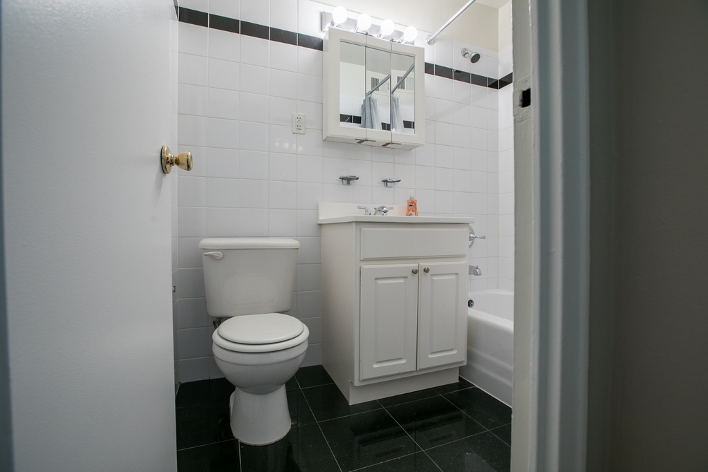 305 East 86th Street - Photo 7