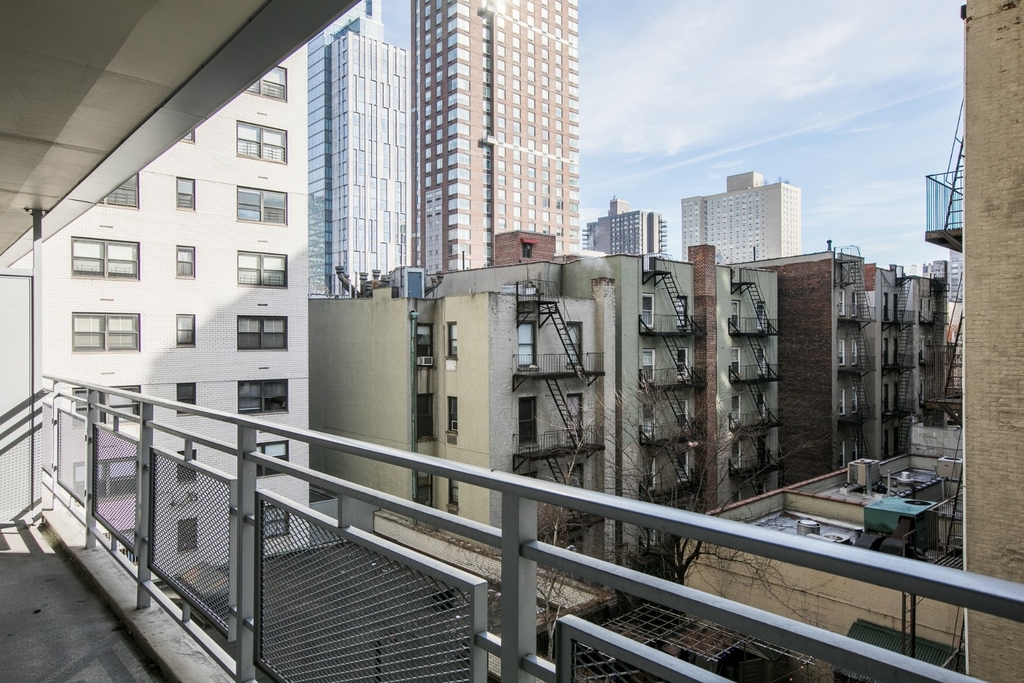 305 East 86th Street - Photo 8