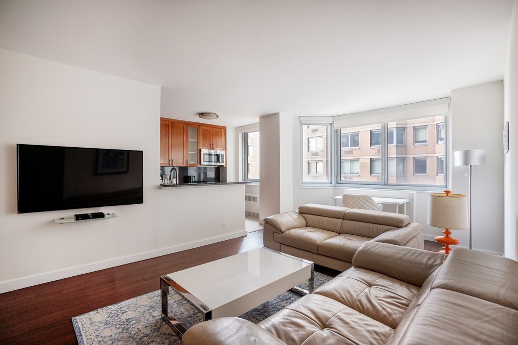 401 East 34th Street - Photo 2