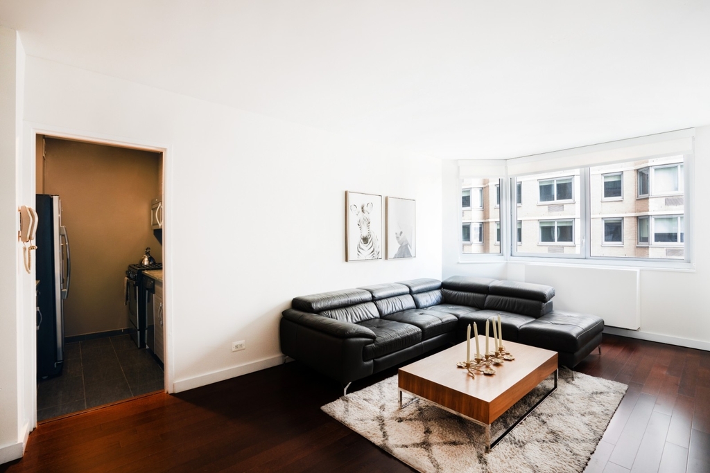 401 East 34th Street - Photo 2