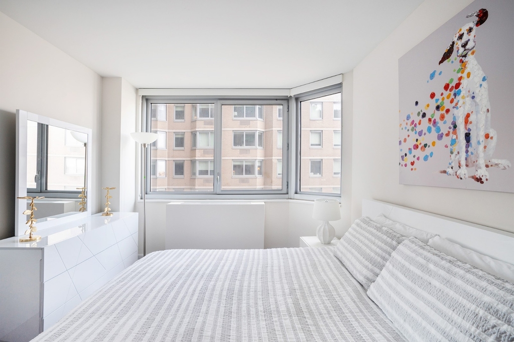 401 East 34th Street - Photo 7