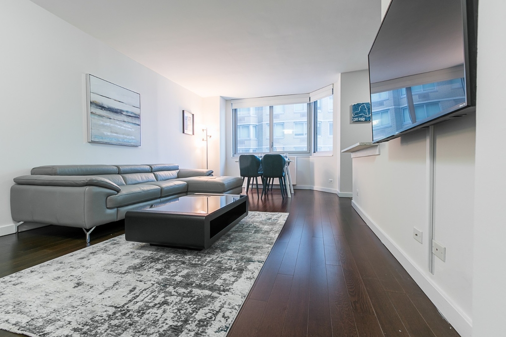 401 East 34th Street - Photo 3