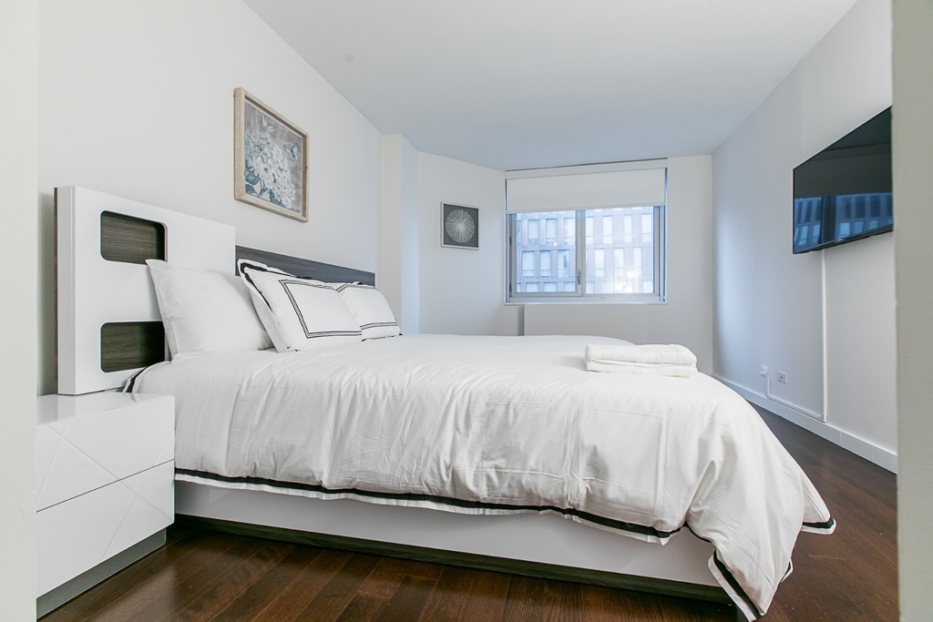 401 East 34th Street - Photo 6