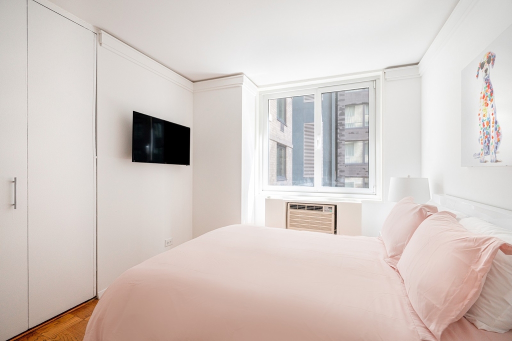 230 West 55th Street - Photo 3