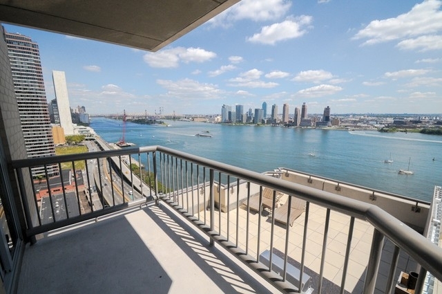 401 East 34th Street - Photo 13