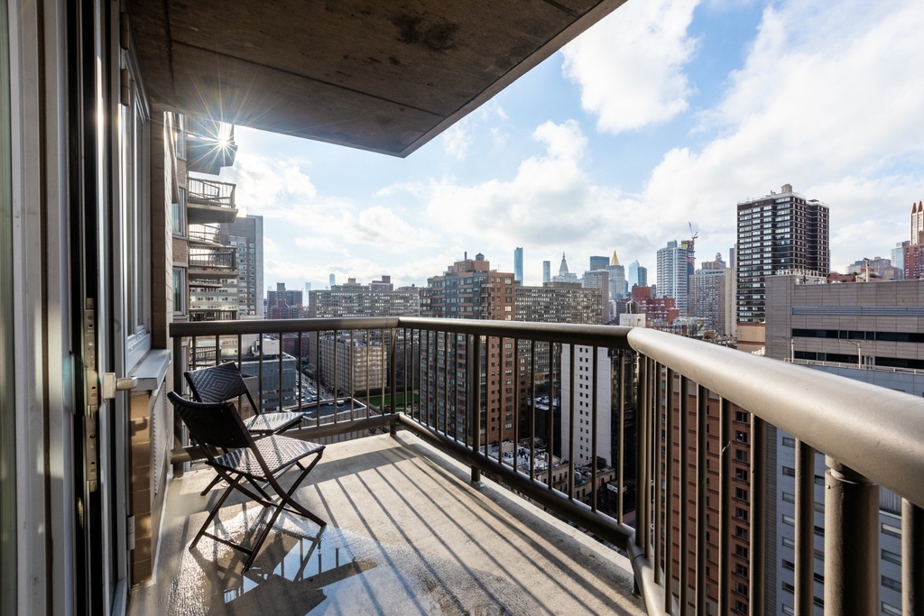 401 East 34th Street - Photo 14