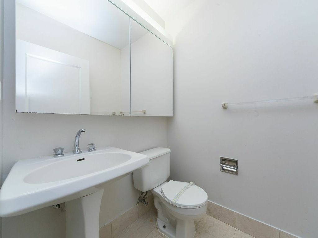 401 East 34th Street - Photo 10