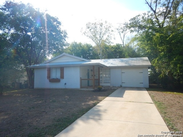 404 Nell Deane Blvd - Photo 1