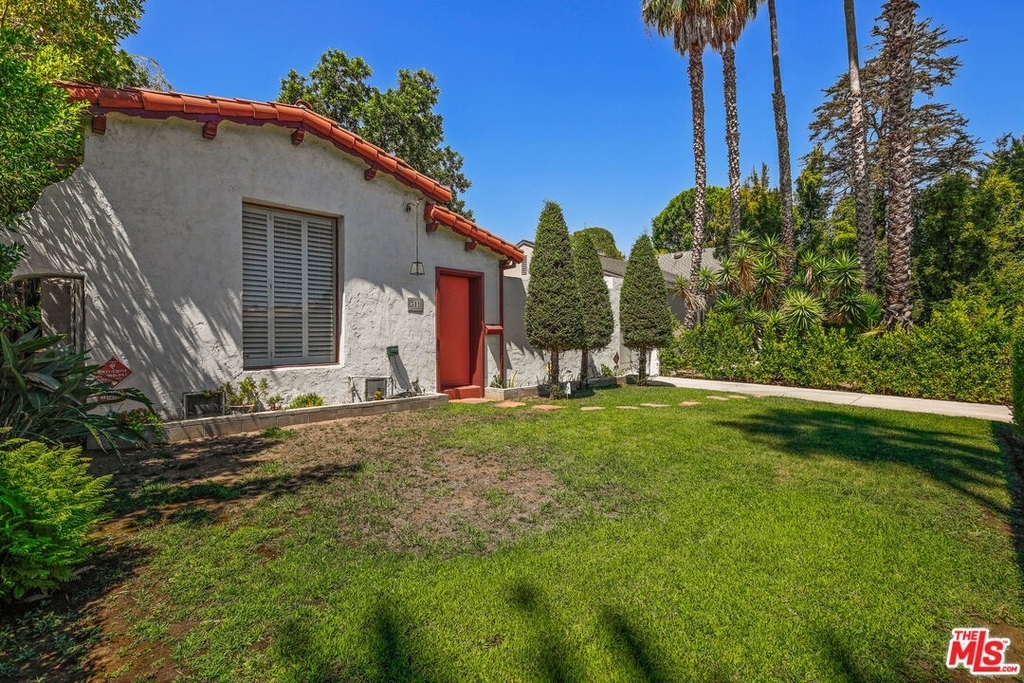 311 N Doheny Dr - Photo 2