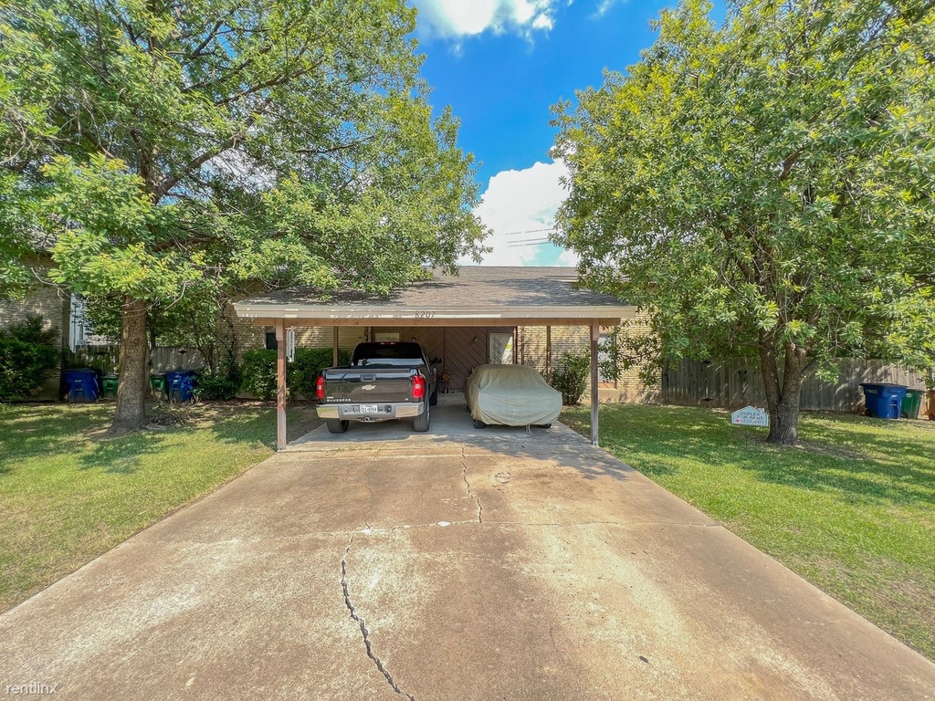 8207 Hood Cir B - Photo 1