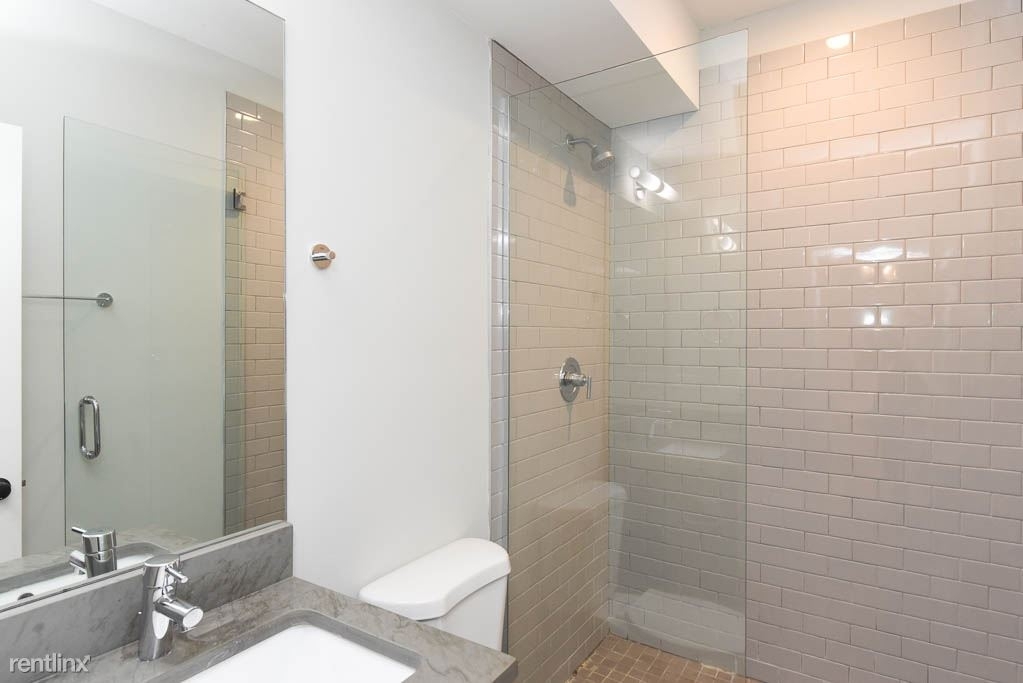 2205 W. Eastwood, Unit W3 - Photo 18