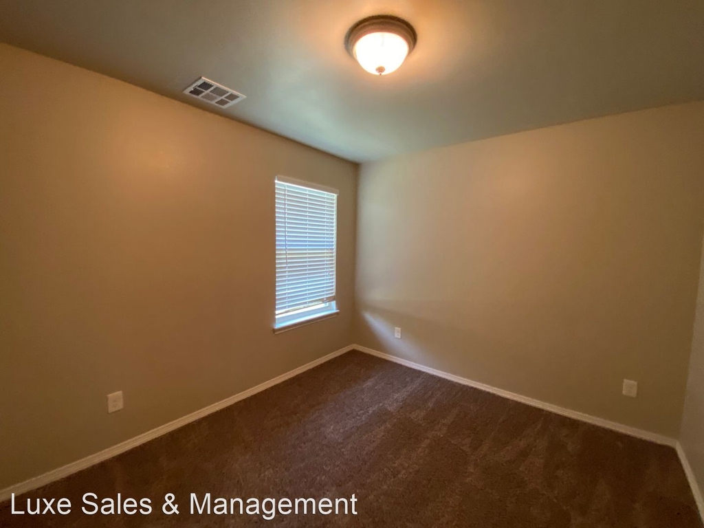 12113 Stockdale Place - Photo 13