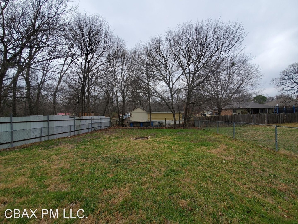 2047 Echo Lake Dr - Photo 1