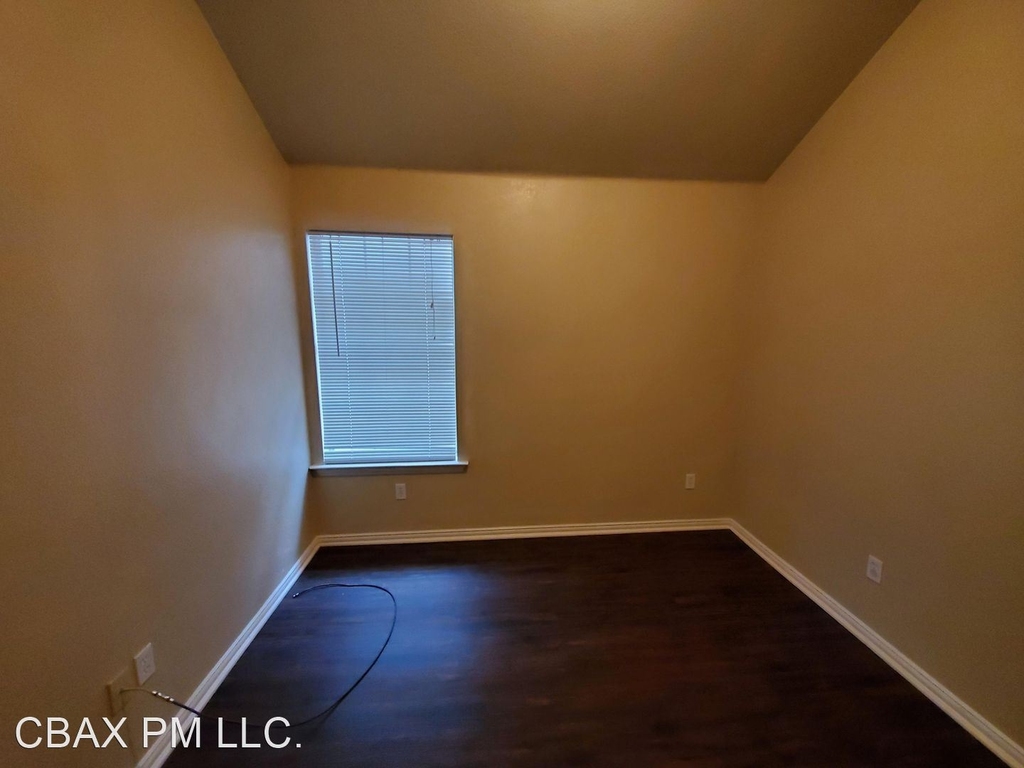 2047 Echo Lake Dr - Photo 8