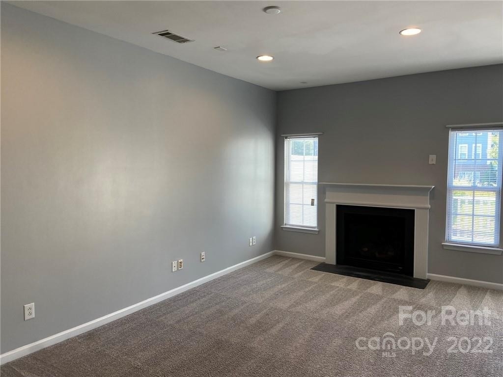 9912 Kings Parade Boulevard - Photo 3