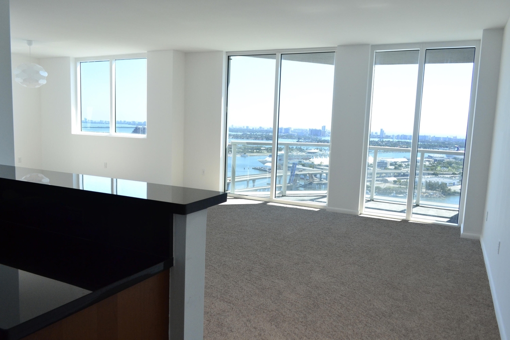 244 Biscayne Boulevard - Photo 4