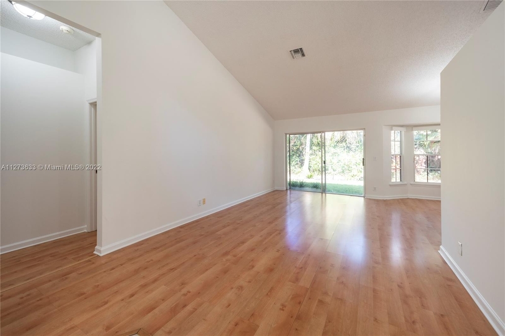 3540 Mahogany Way - Photo 4